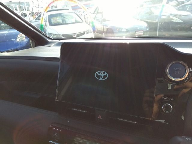 TOYOTA VOXY HYBRID 2022