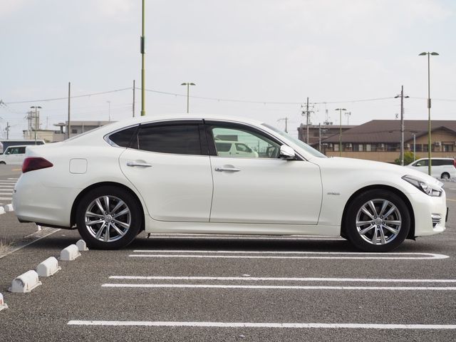 NISSAN FUGA HYBRID 2016