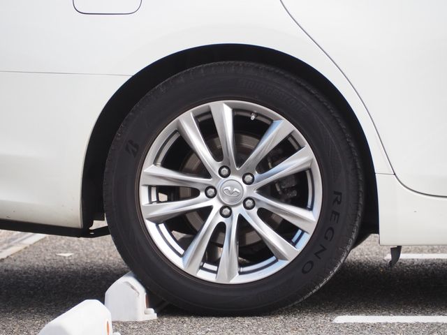 NISSAN FUGA HYBRID 2016