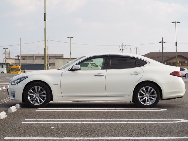 NISSAN FUGA HYBRID 2016