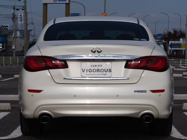 NISSAN FUGA HYBRID 2016