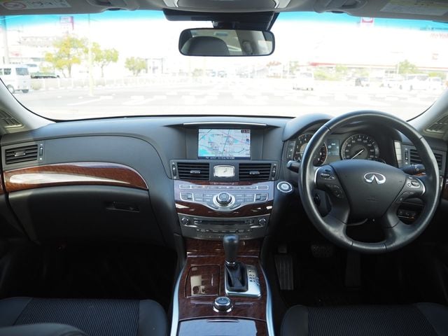 NISSAN FUGA HYBRID 2016