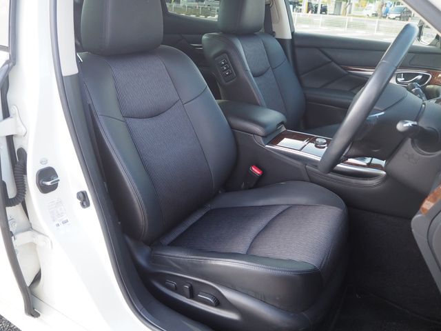 NISSAN FUGA HYBRID 2016