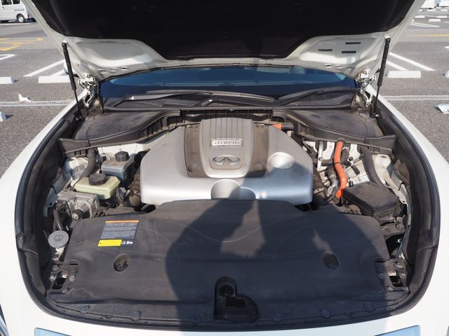 NISSAN FUGA HYBRID 2016