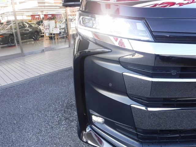 TOYOTA NOAH 2022