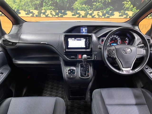 TOYOTA NOAH 2014