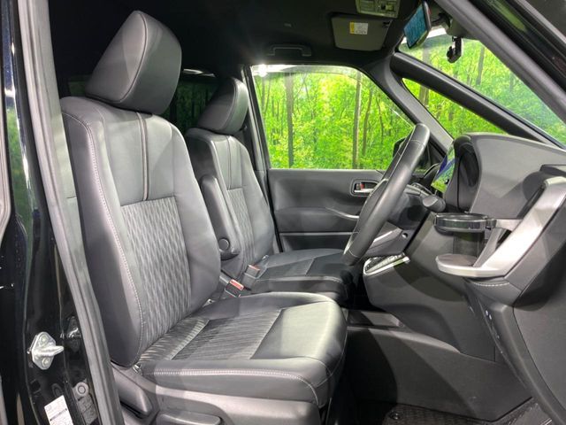 TOYOTA NOAH HYBRID 2024