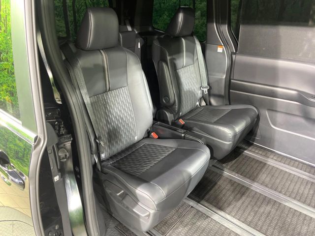 TOYOTA NOAH HYBRID 2024