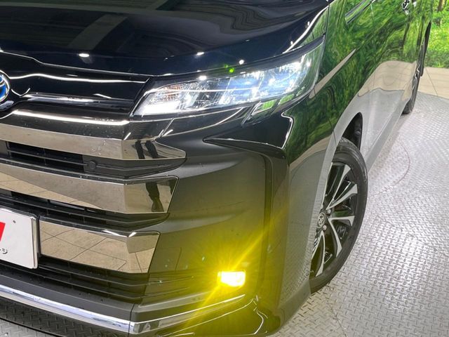 TOYOTA NOAH HYBRID 2024