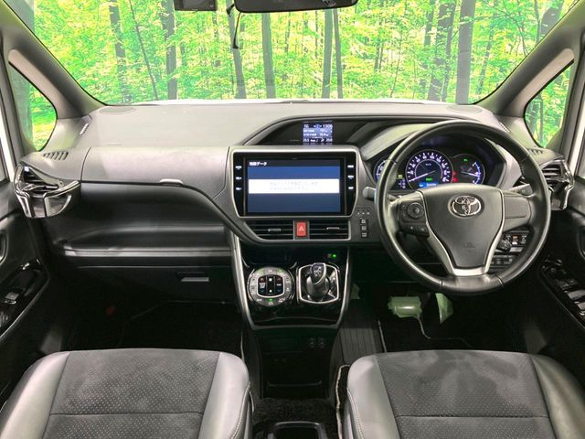 TOYOTA VOXY HYBRID 2021