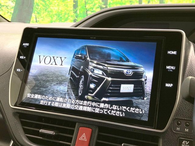 TOYOTA VOXY HYBRID 2021