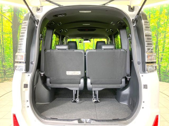 TOYOTA VOXY HYBRID 2021