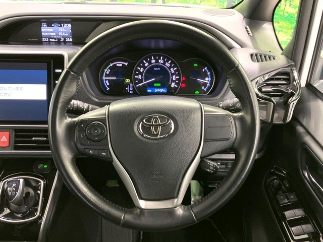 TOYOTA VOXY HYBRID 2021