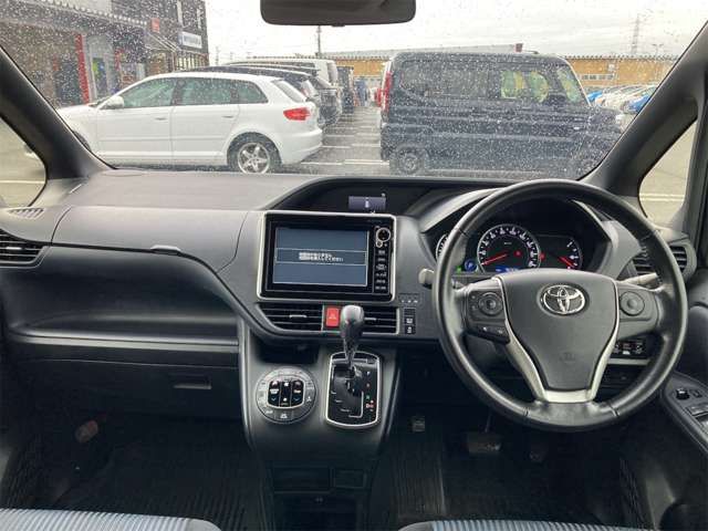 TOYOTA VOXY 4WD 2014