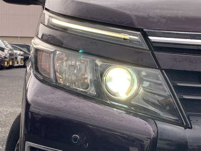 TOYOTA VOXY 4WD 2014