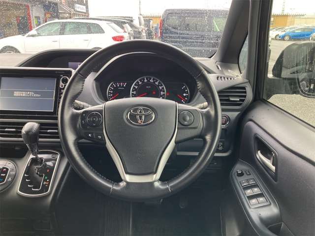 TOYOTA VOXY 4WD 2014