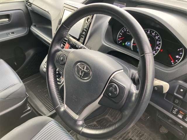 TOYOTA VOXY 4WD 2014