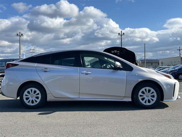 TOYOTA PRIUS 4WD 2019