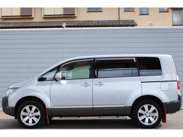 MITSUBISHI DELICA D:5 4WD 2013