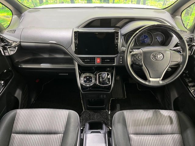 TOYOTA VOXY HYBRID 2020