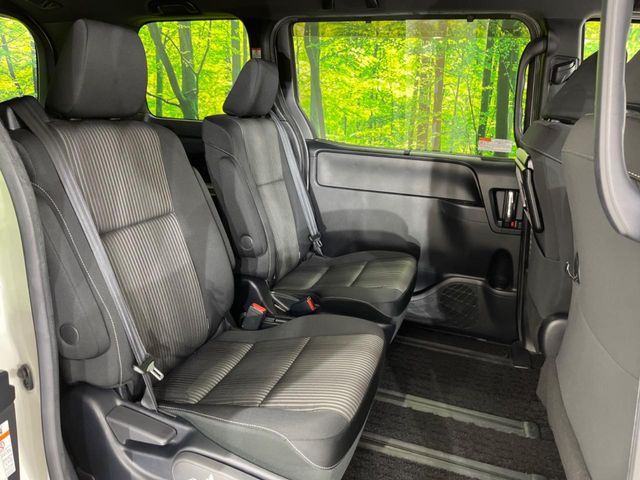 TOYOTA VOXY HYBRID 2020