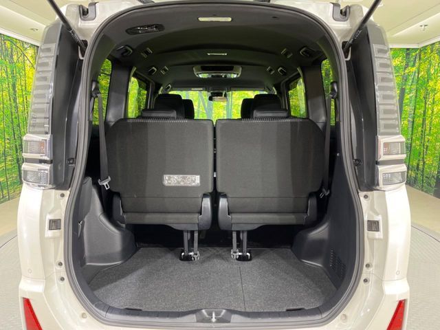 TOYOTA VOXY HYBRID 2020