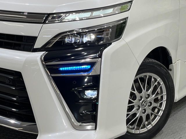 TOYOTA VOXY HYBRID 2020