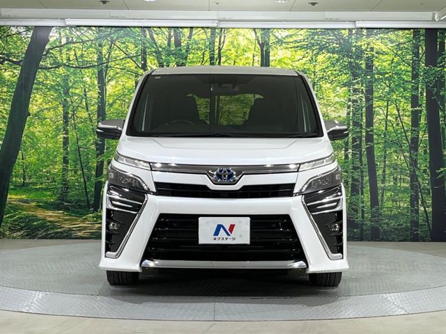 TOYOTA VOXY HYBRID 2020