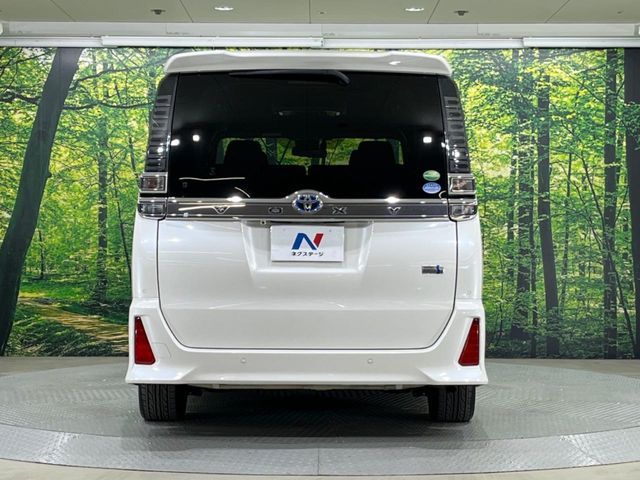 TOYOTA VOXY HYBRID 2020