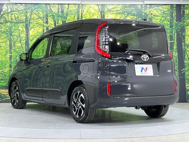 TOYOTA SIENTA HYBRID 2023