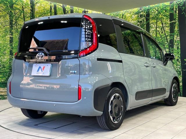 TOYOTA SIENTA HYBRID 2024