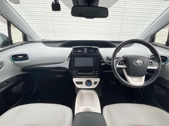 TOYOTA PRIUS 2016