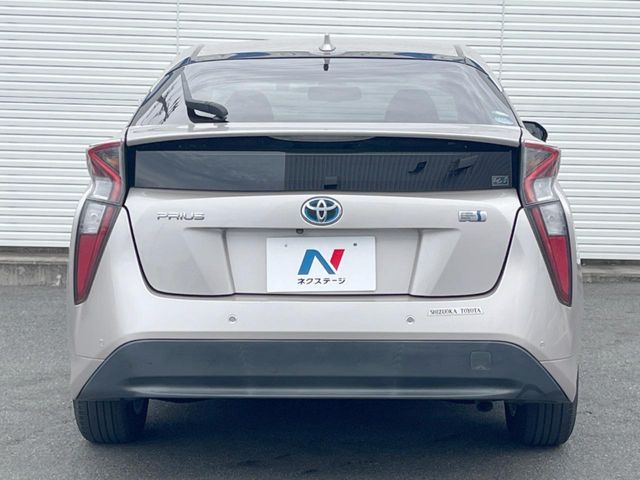 TOYOTA PRIUS 2016