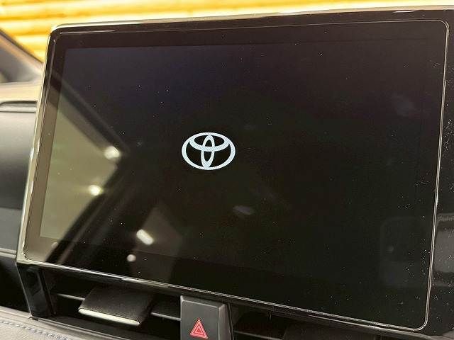 TOYOTA VOXY HYBRID 2023