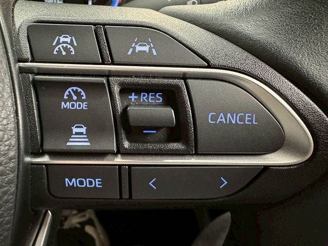 TOYOTA VOXY HYBRID 2023