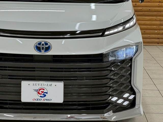 TOYOTA VOXY HYBRID 2023