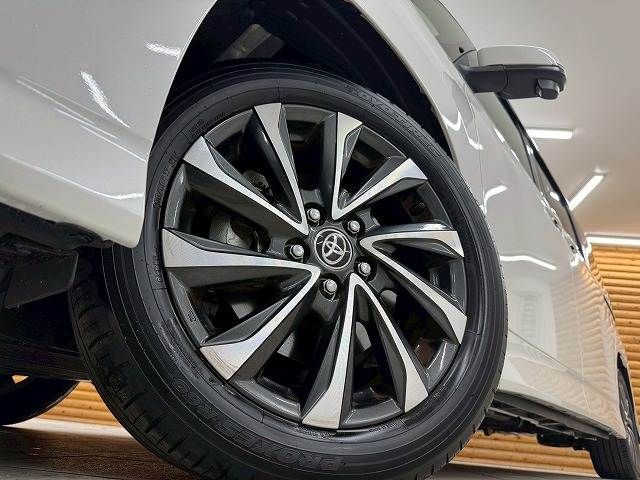 TOYOTA VOXY HYBRID 2023