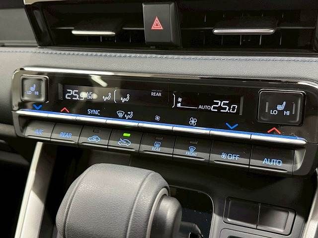 TOYOTA VOXY HYBRID 2023