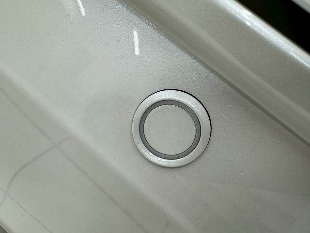 TOYOTA VOXY HYBRID 2023