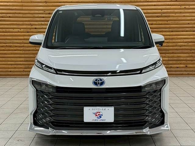 TOYOTA VOXY HYBRID 2023