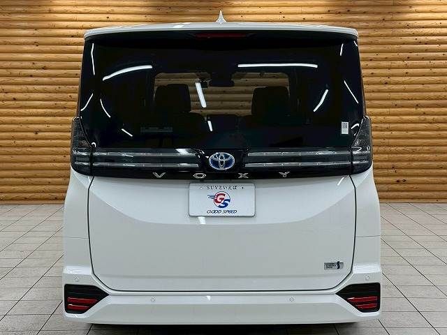 TOYOTA VOXY HYBRID 2023