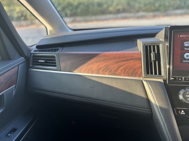 MITSUBISHI DELICA D:5 4WD 2019