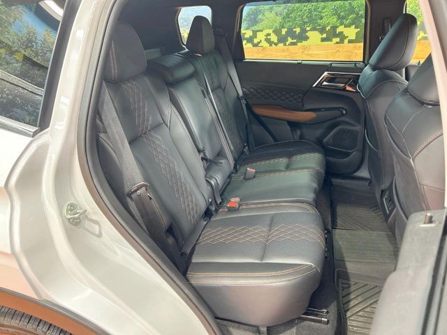 MITSUBISHI OUTLANDER PHEV 2023