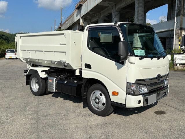 HINO DUTRO 2024