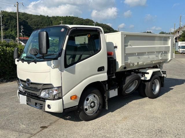 HINO DUTRO 2024