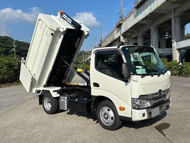 HINO DUTRO 2024