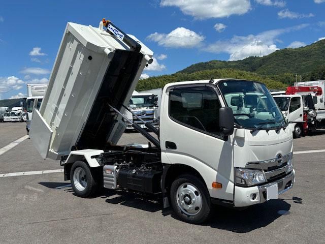HINO DUTRO 2024