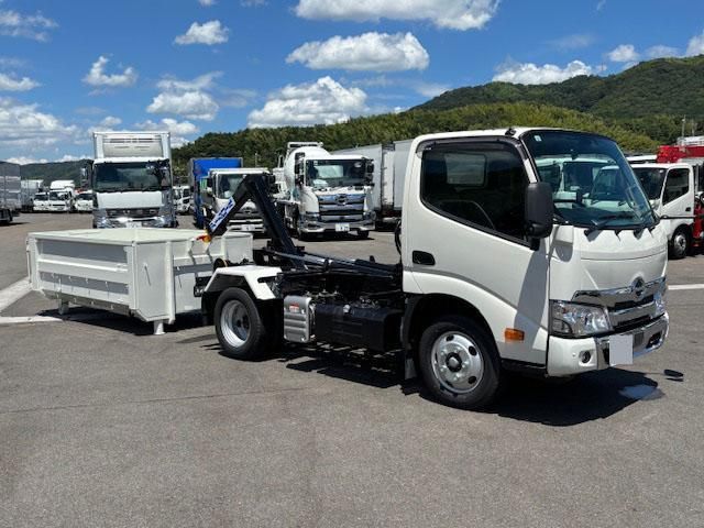 HINO DUTRO 2024