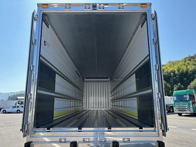 MITSUBISHI FUSOU SUPER GREAT 2025