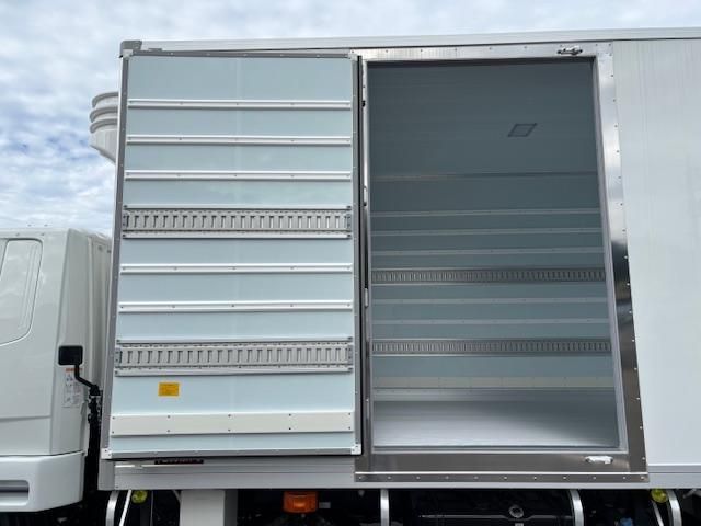 MITSUBISHI FUSOU FIGHTER 2025